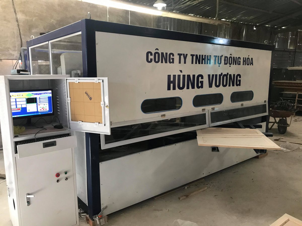 Máy phun sơn tự động 