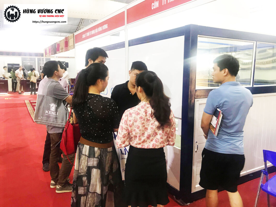 Máy phun sơn tự động 