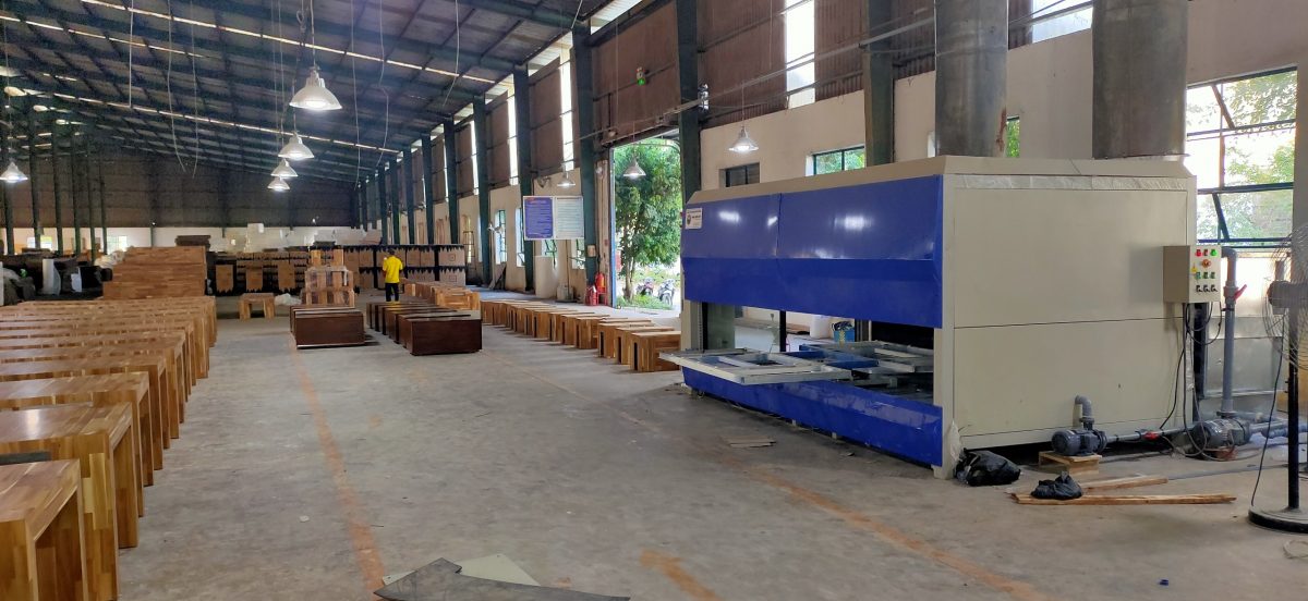 Máy phun sơn tự động 